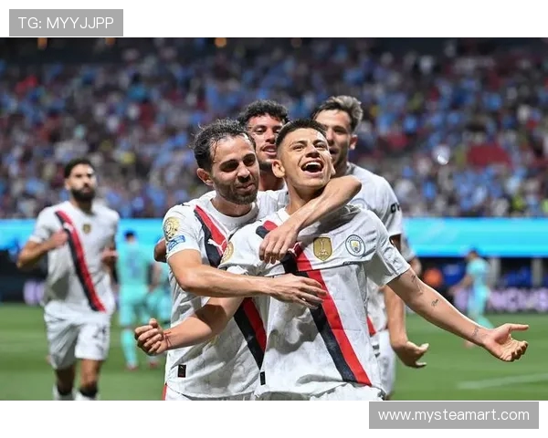 曼城世俱杯首战备战训练：新援谢尔基、赖因德斯合练亮相(1)