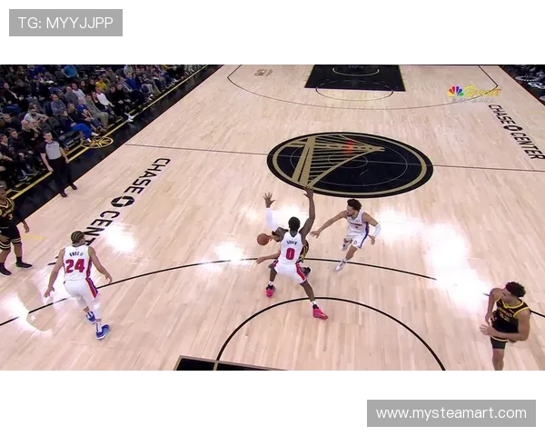 福克斯轻松写意空接暴扣，与球迷互动点燃现场激情(2)